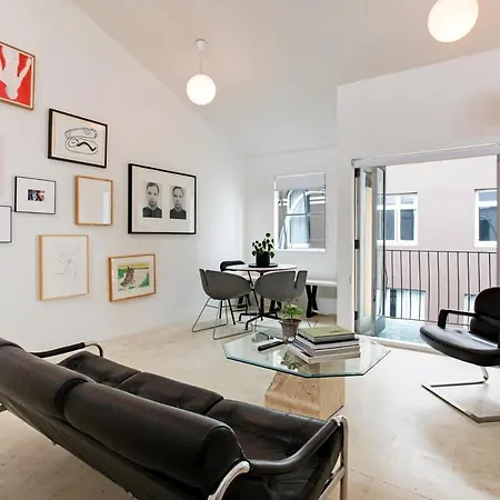 Artists Retreat in the Heart of the City 1 BR BA